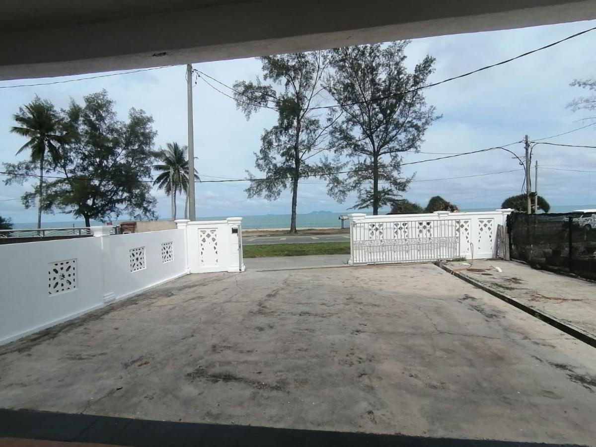 Seaview Promenade Homestay Дунгун Экстерьер фото
